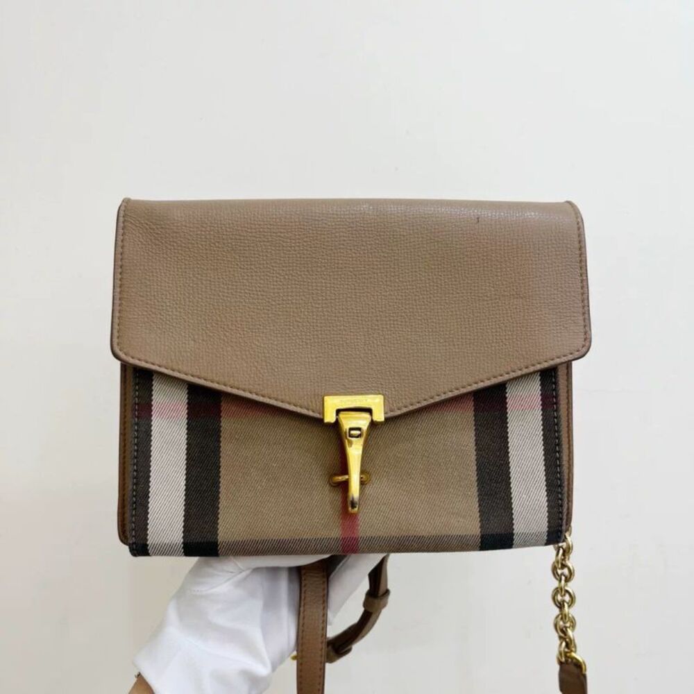 Burberry Women Pre-Loved Bag Very Good Condition